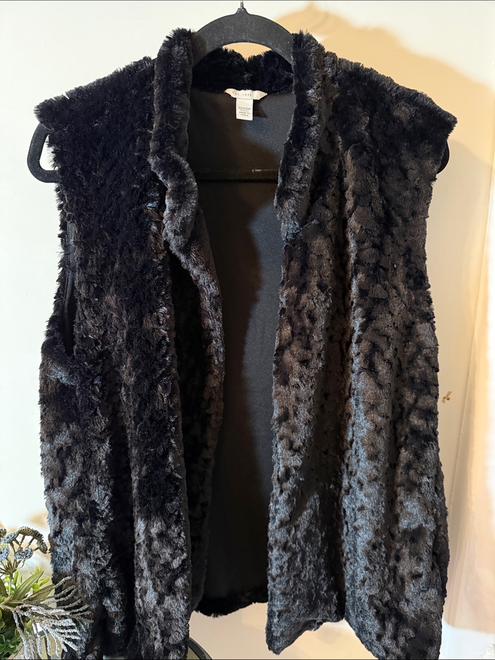 Est. 1946 Black Faux Fur Open Front Vest - Picture 5 of 7